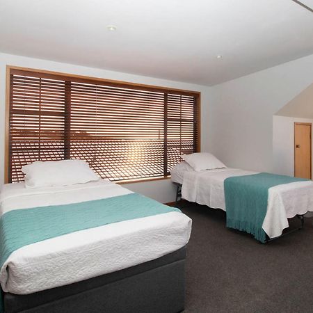Вилла Beachfront Bliss On Wanaka Terrace Support Local Нью-Плимут Экстерьер фото
