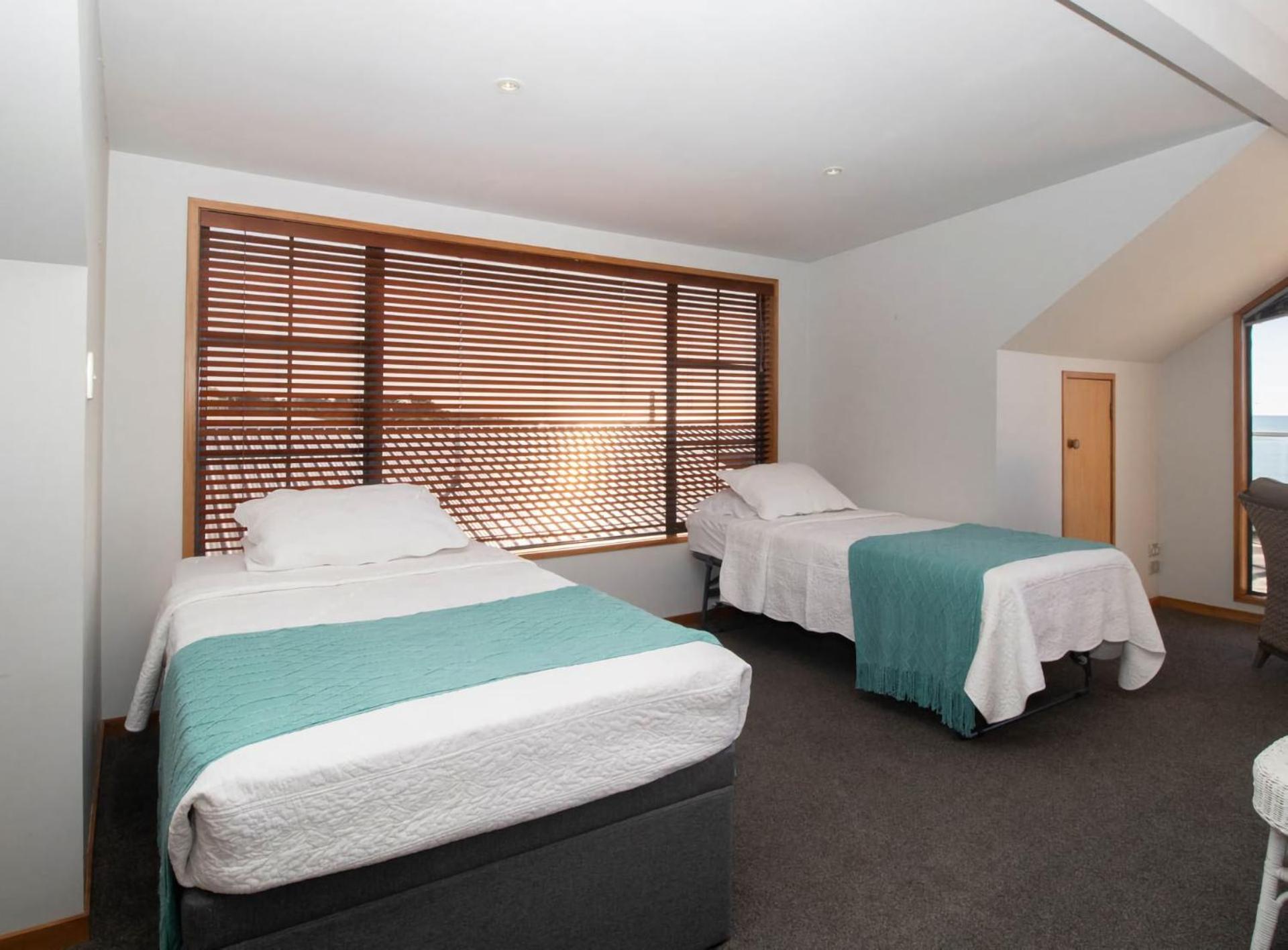 Вилла Beachfront Bliss On Wanaka Terrace Support Local Нью-Плимут Экстерьер фото