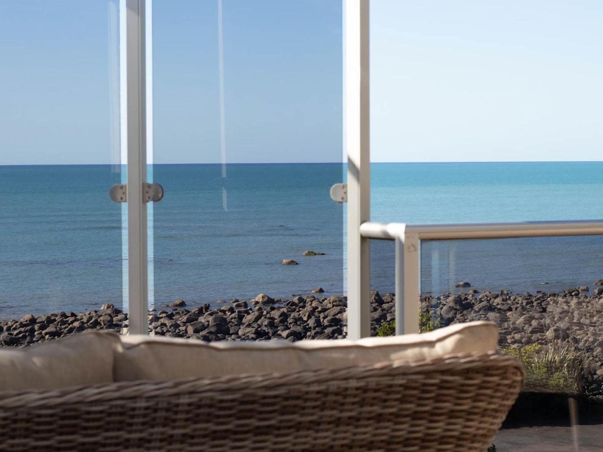 Вилла Beachfront Bliss On Wanaka Terrace Support Local Нью-Плимут Экстерьер фото