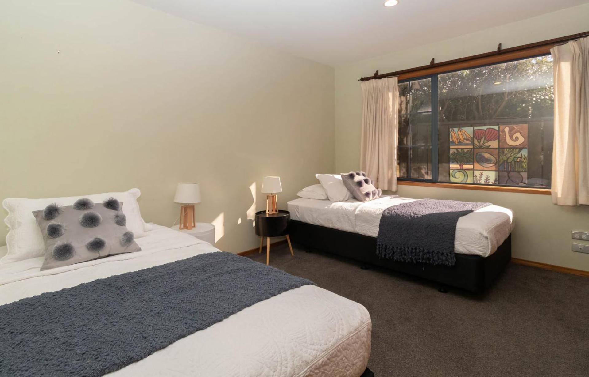 Вилла Beachfront Bliss On Wanaka Terrace Support Local Нью-Плимут Экстерьер фото