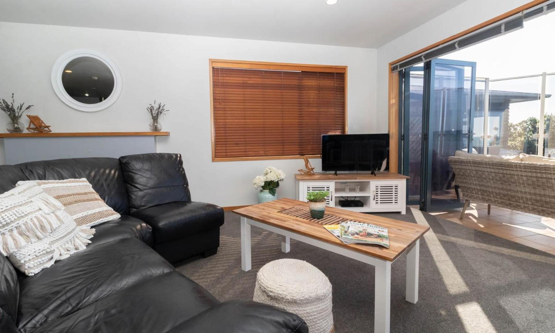 Вилла Beachfront Bliss On Wanaka Terrace Support Local Нью-Плимут Экстерьер фото